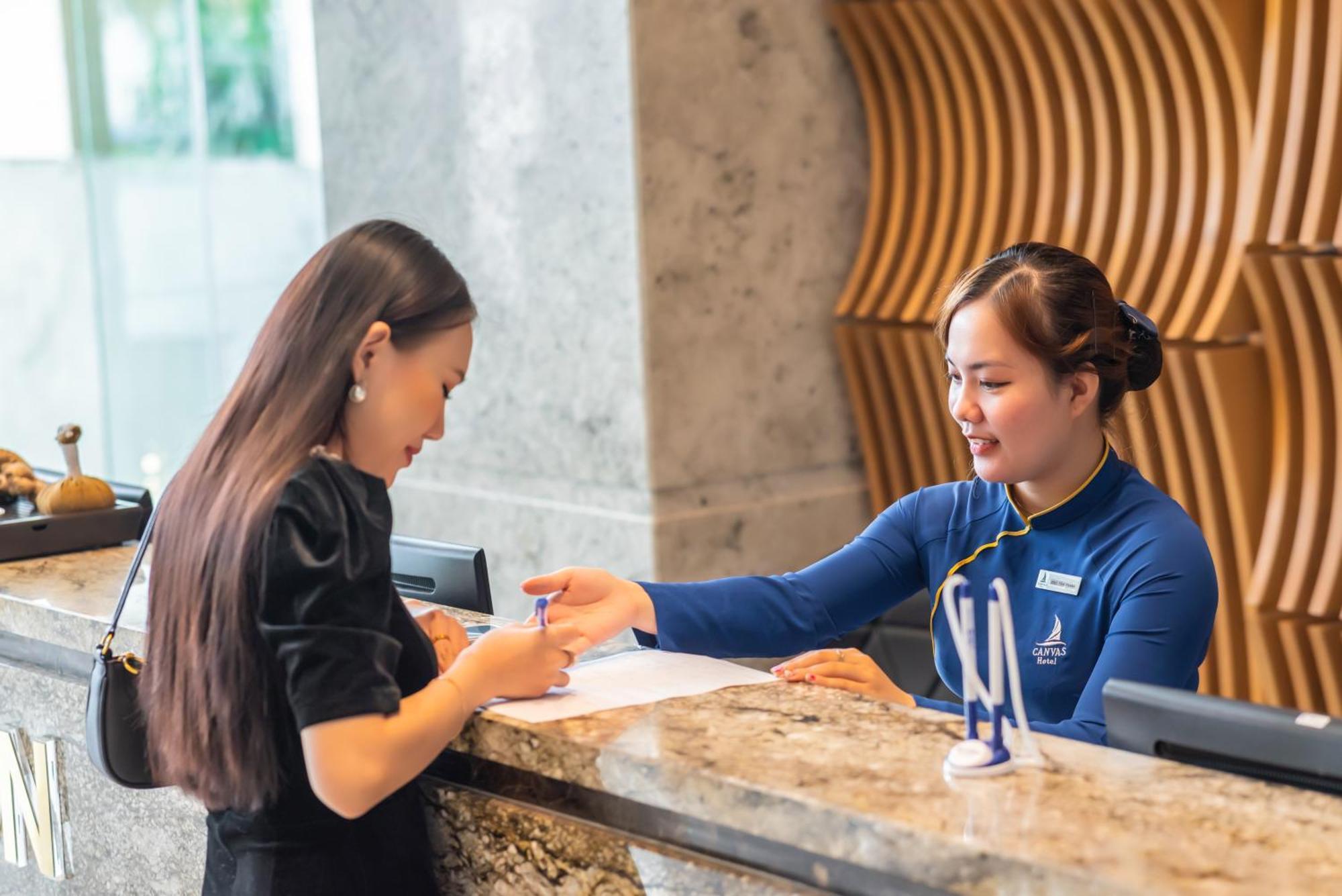 Canvas Danang Beach Hotel Екстер'єр фото