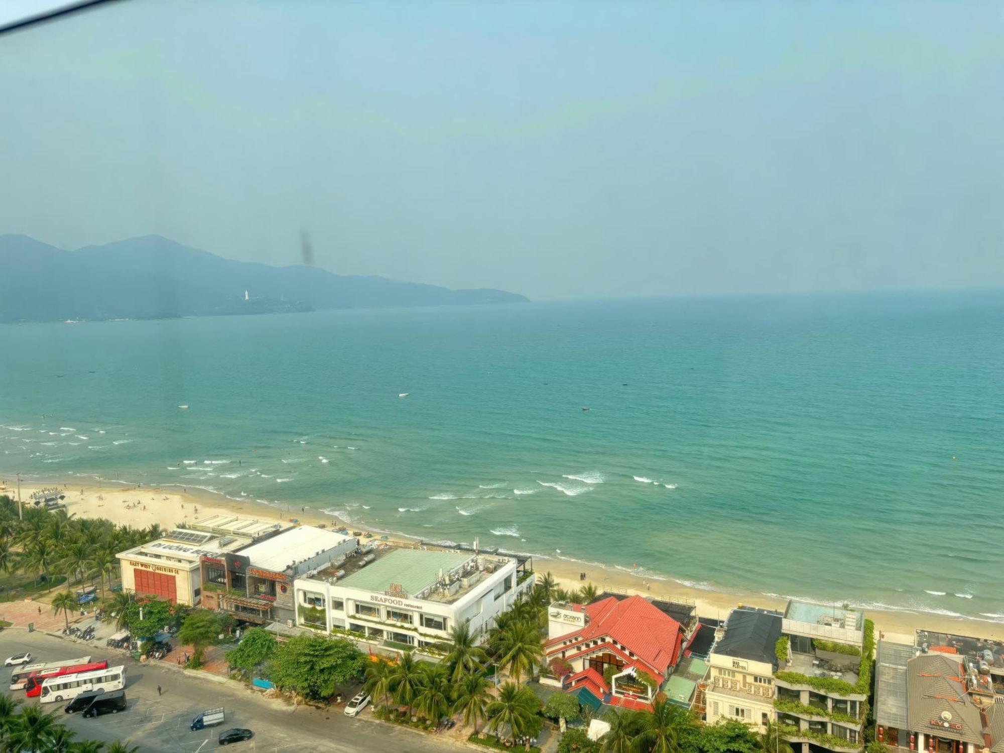 Canvas Danang Beach Hotel Екстер'єр фото