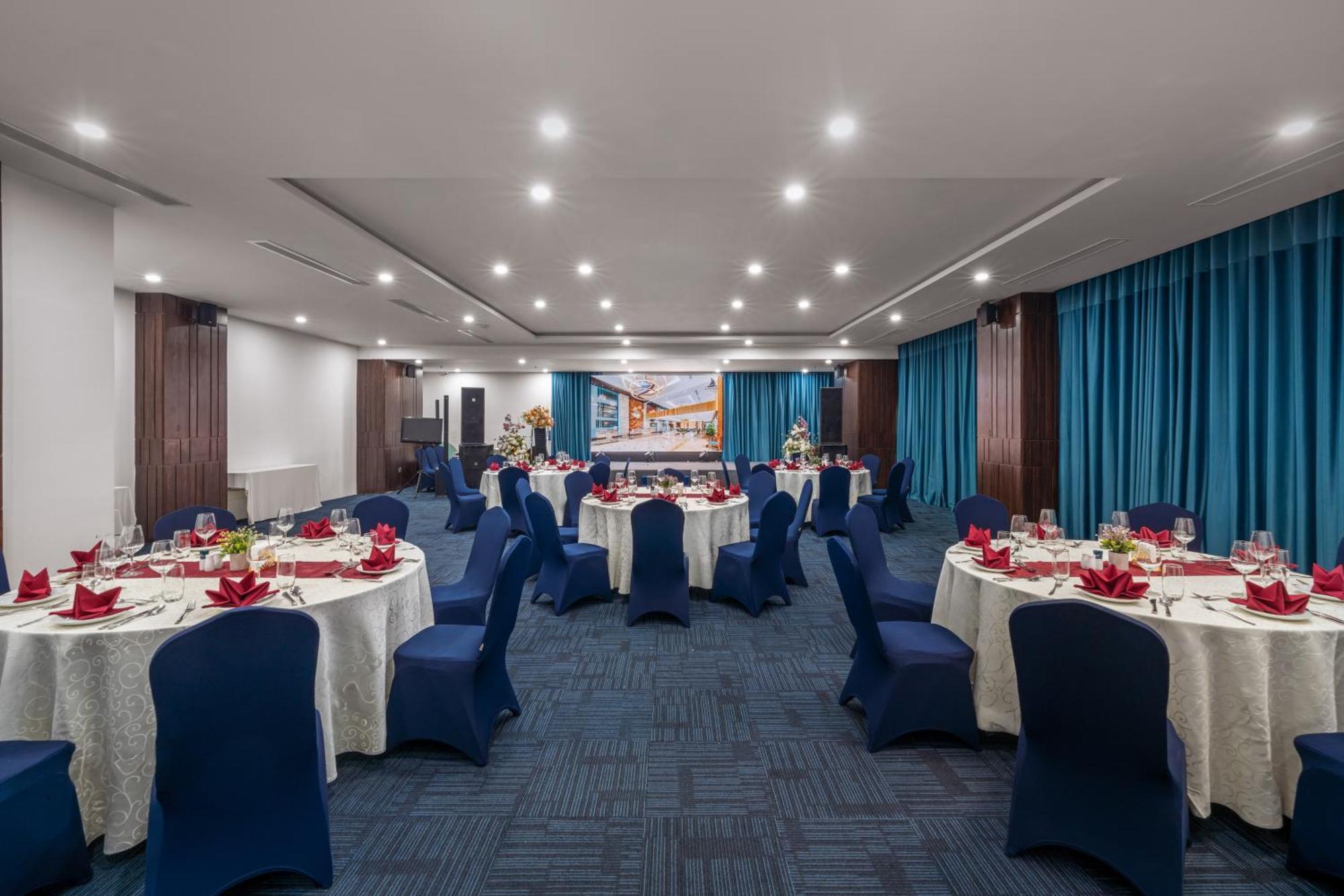 Canvas Danang Beach Hotel Екстер'єр фото