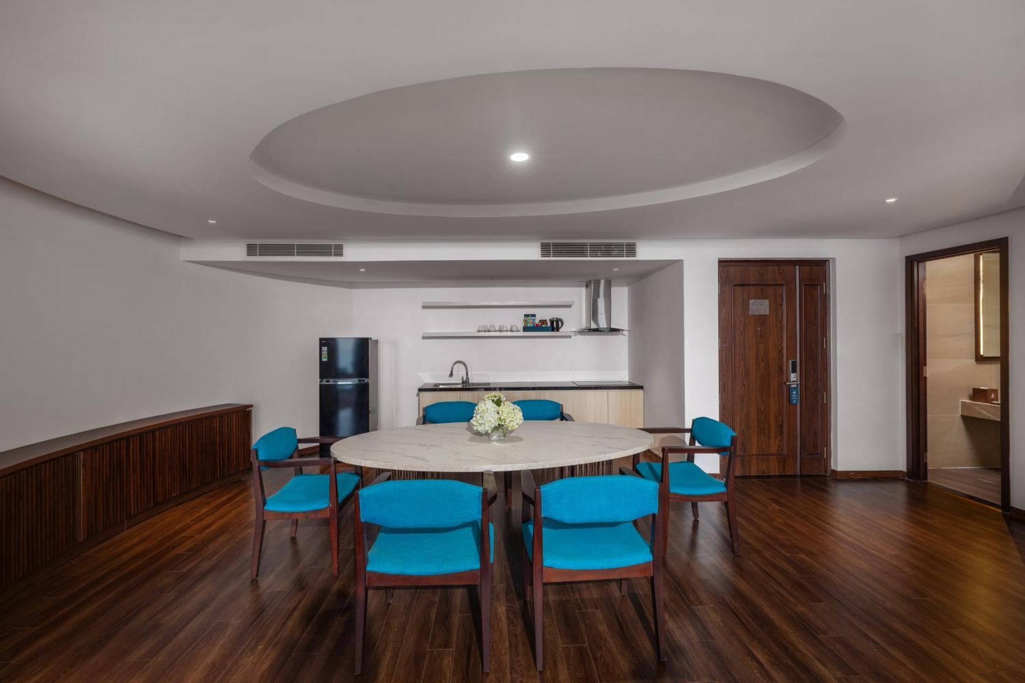 Canvas Danang Beach Hotel Екстер'єр фото